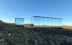 Oeoed Hekla Horizon - Mirror Houses